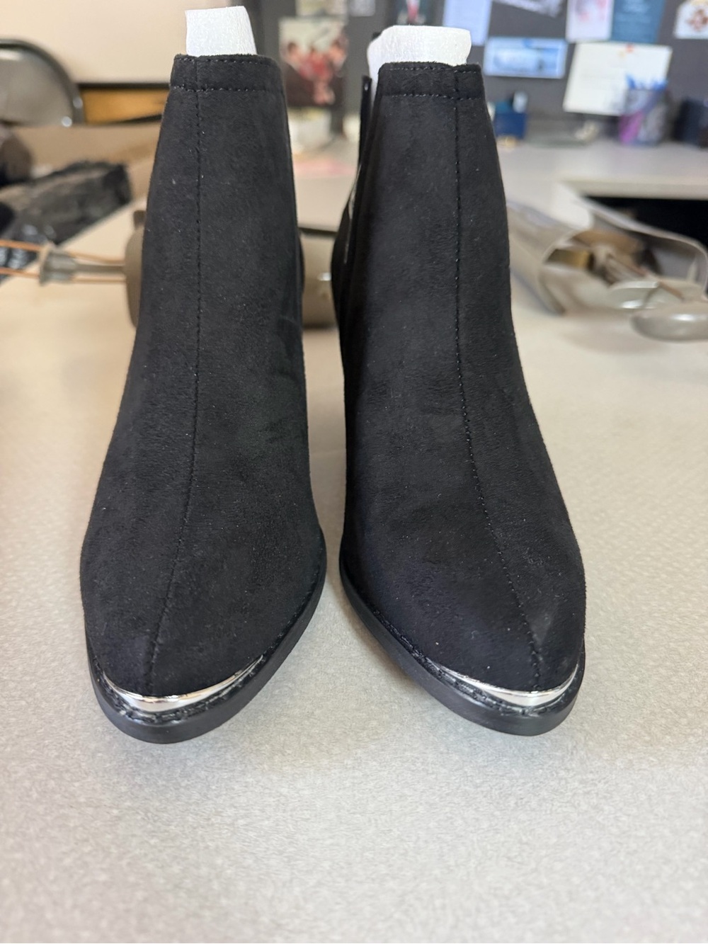 Journey Collection Issla Booties Black Suede Pointed Toe Ankle Boots